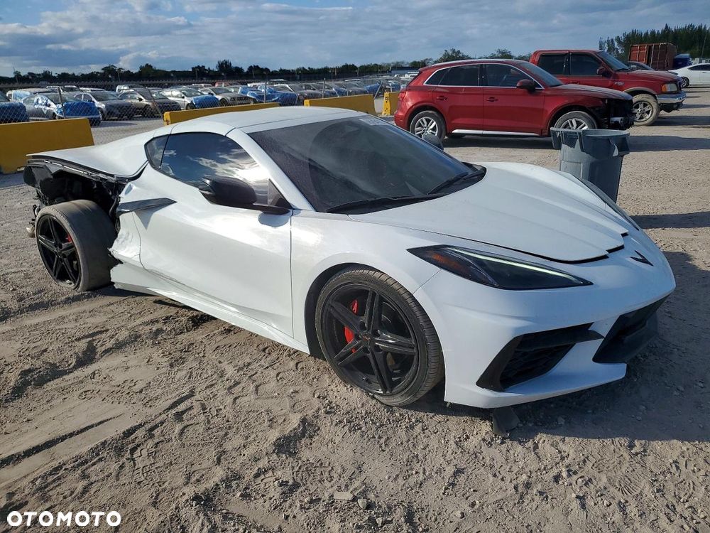 Chevrolet Corvette - 5