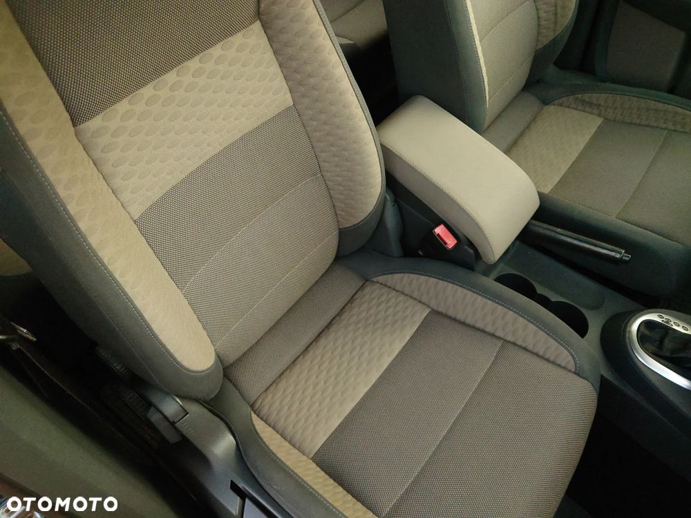 Volkswagen Touran 1.9 TDI DPF Cross DSG - 28