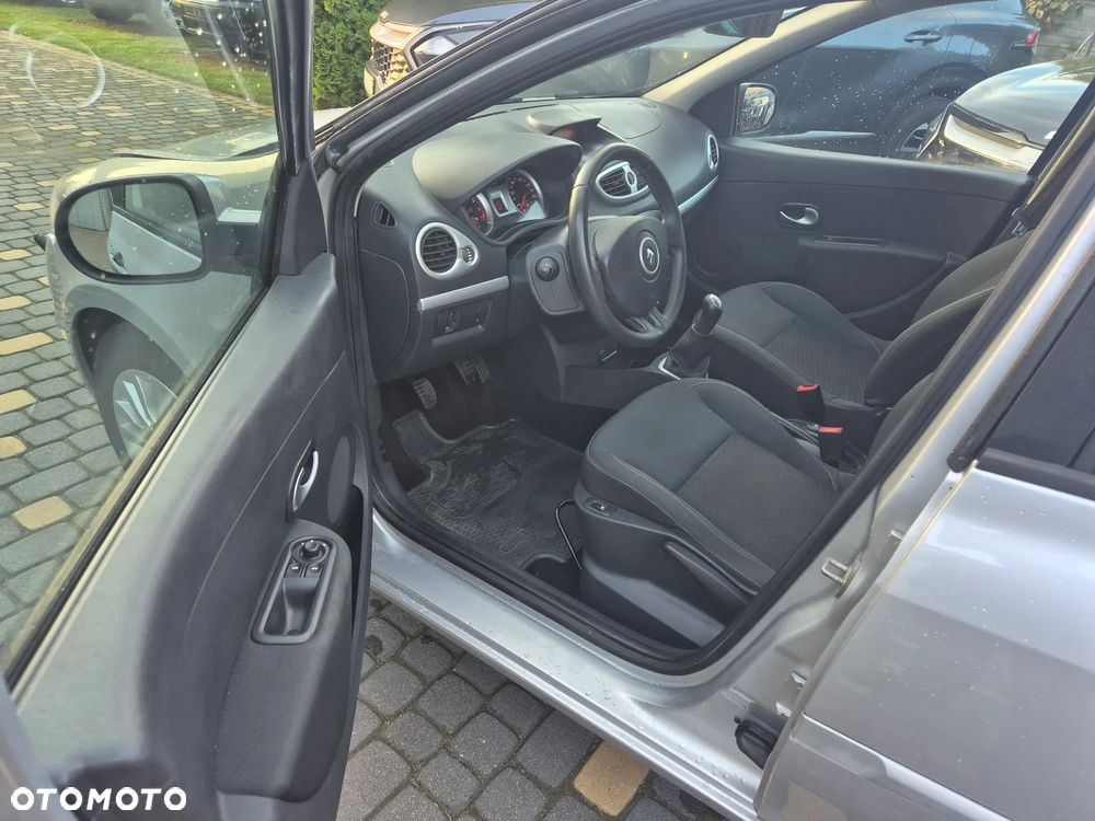 Renault Clio 1.2 16V 75 Expression - 9