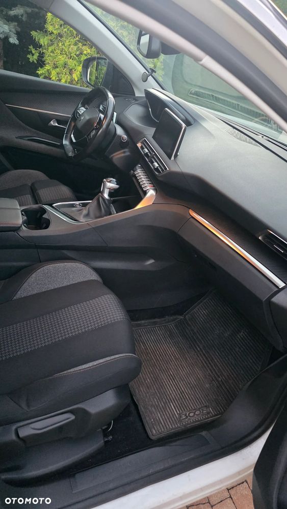 Peugeot 3008 1.2 PureTech Allure S&S - 25