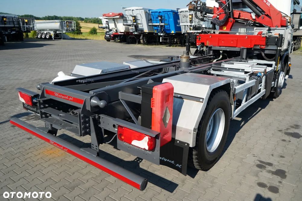 Scania P 280 / 4X2 / SIŁOWNIK DO WYWROTU / + HDS HMF 635 / UDŹWIG 1 500 KG / MAX WYSÓW 7 M / STEROWANIE RADIOWE / EURO 6 - 19