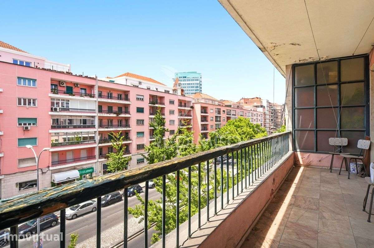 T7 com 198 m² de Potencial e Exclusividade numa das Avenidas Mais E... - Grande imagem: 2/36