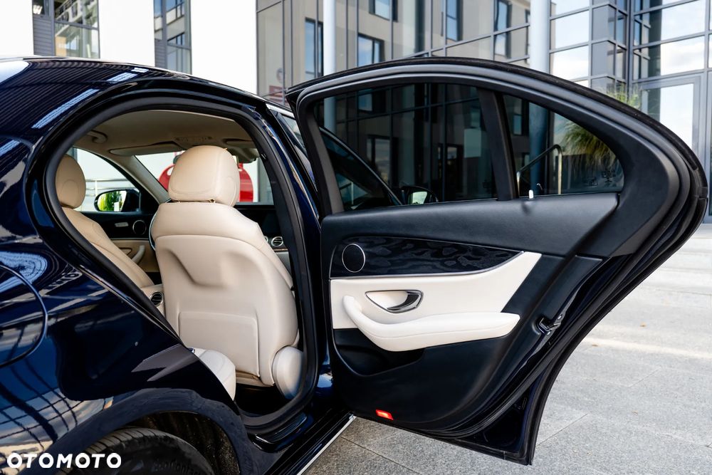 Mercedes-Benz Klasa E 220 d 9G-TRONIC - 28