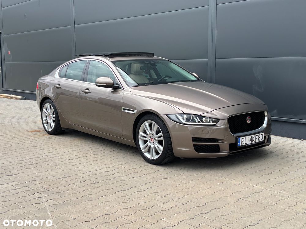 Jaguar XE 2.0 D Prestige - 4