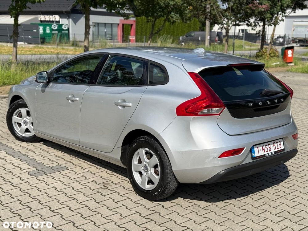 Volvo V40 D2 Momentum - 2