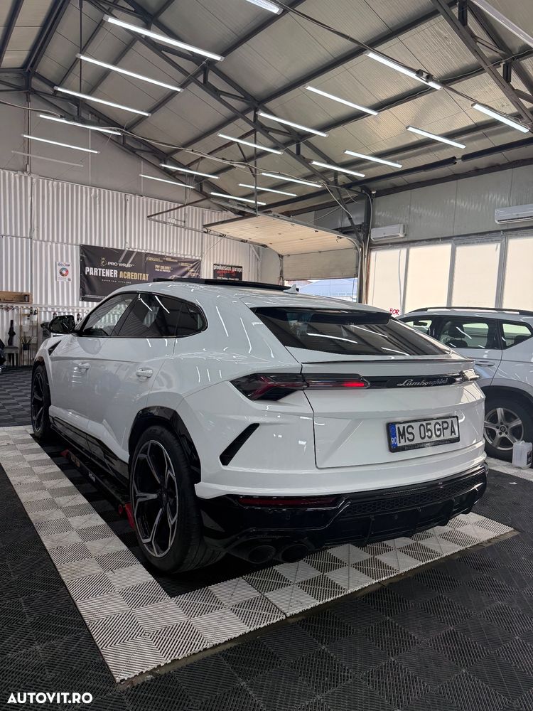 Lamborghini URUS - 4