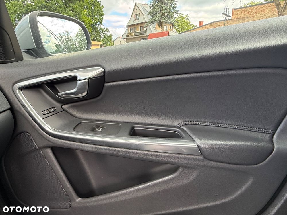 Volvo V60 D4 Momentum - 23