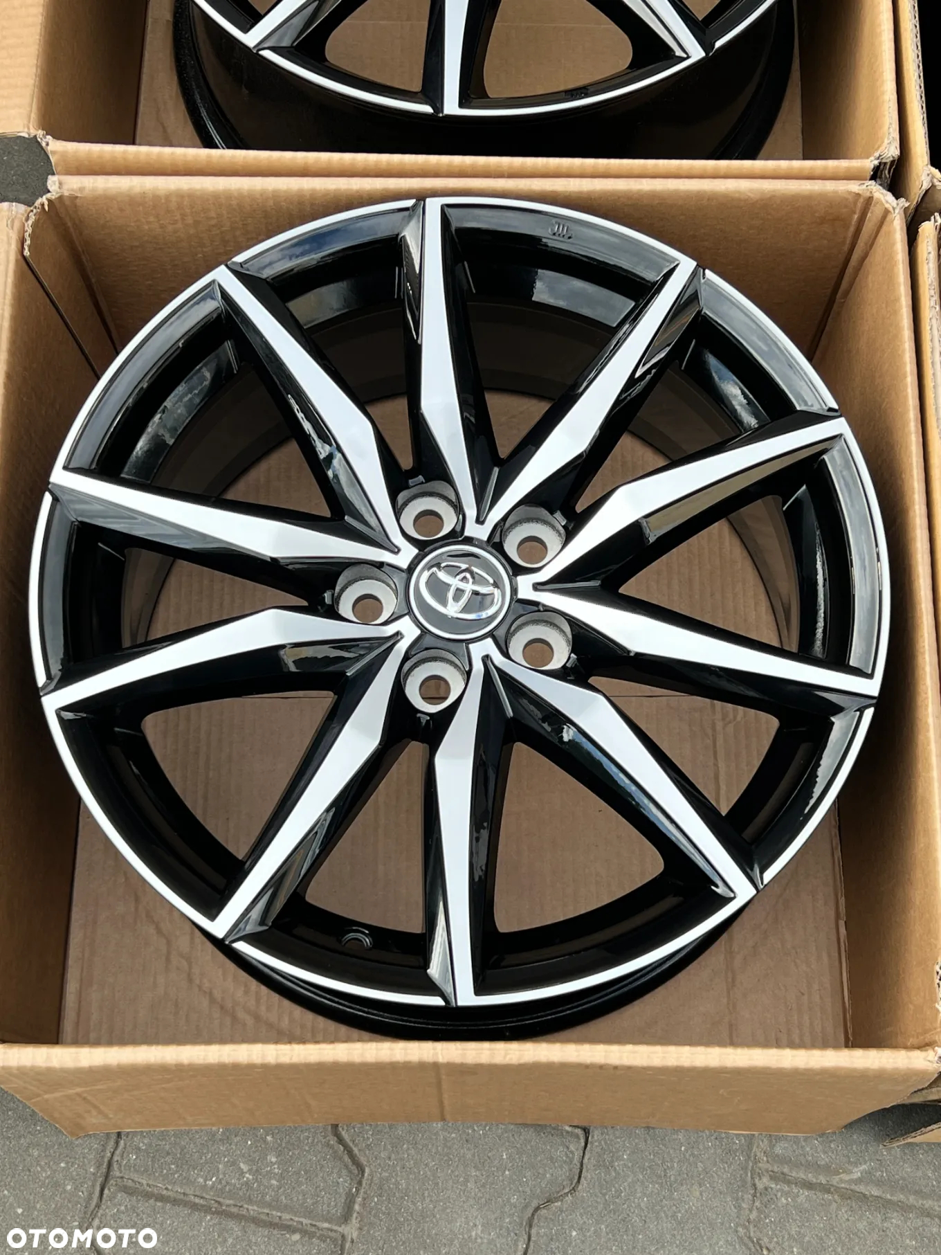 Nowe Oryginalne felgi Toyota CHR Corolla Yaris Cross Avensis RAV 4 Camry 18'' GR - 3