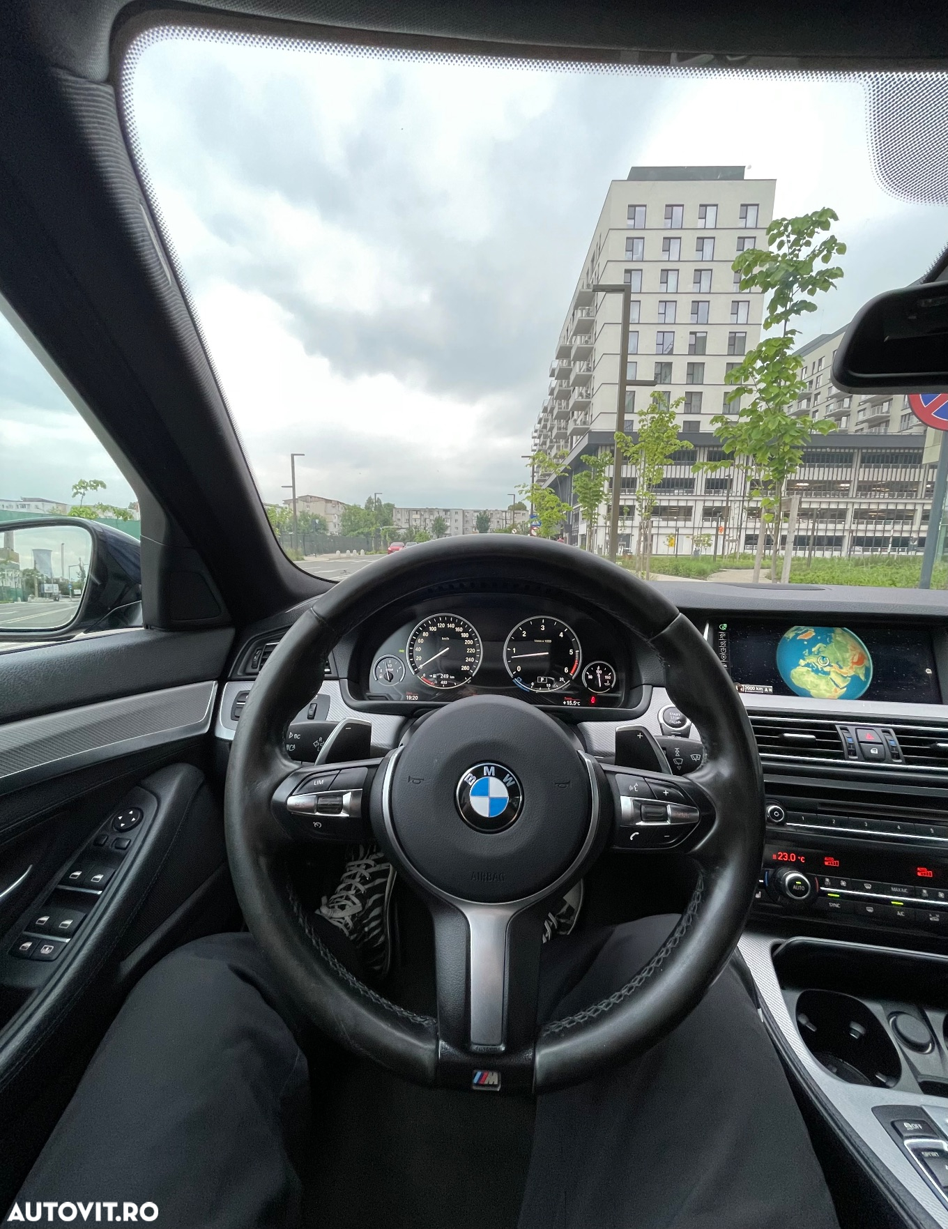 BMW Seria 5 530d xDrive AT - 13