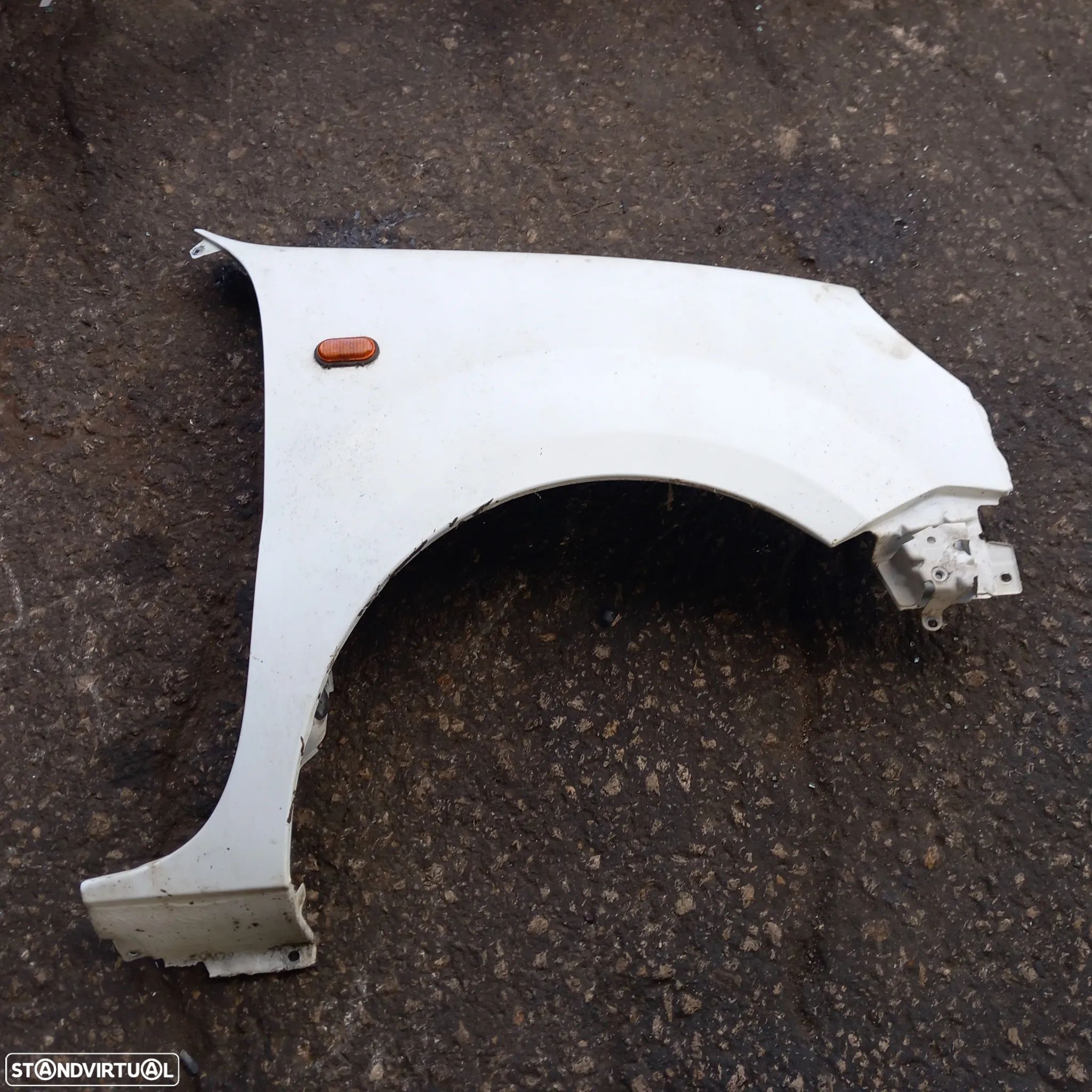 Guarda lamas passageiro renault kangoo ano 2005 - 1