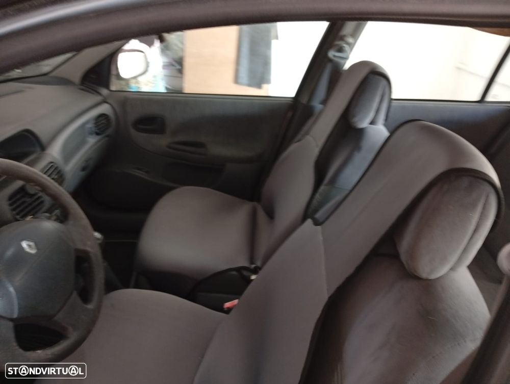 Renault Mégane 1.4 16V Authentic - 4
