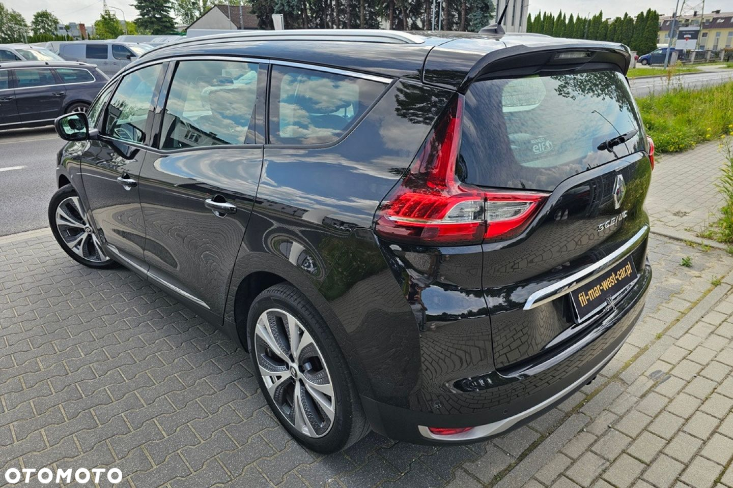 Renault Grand Scenic - 11