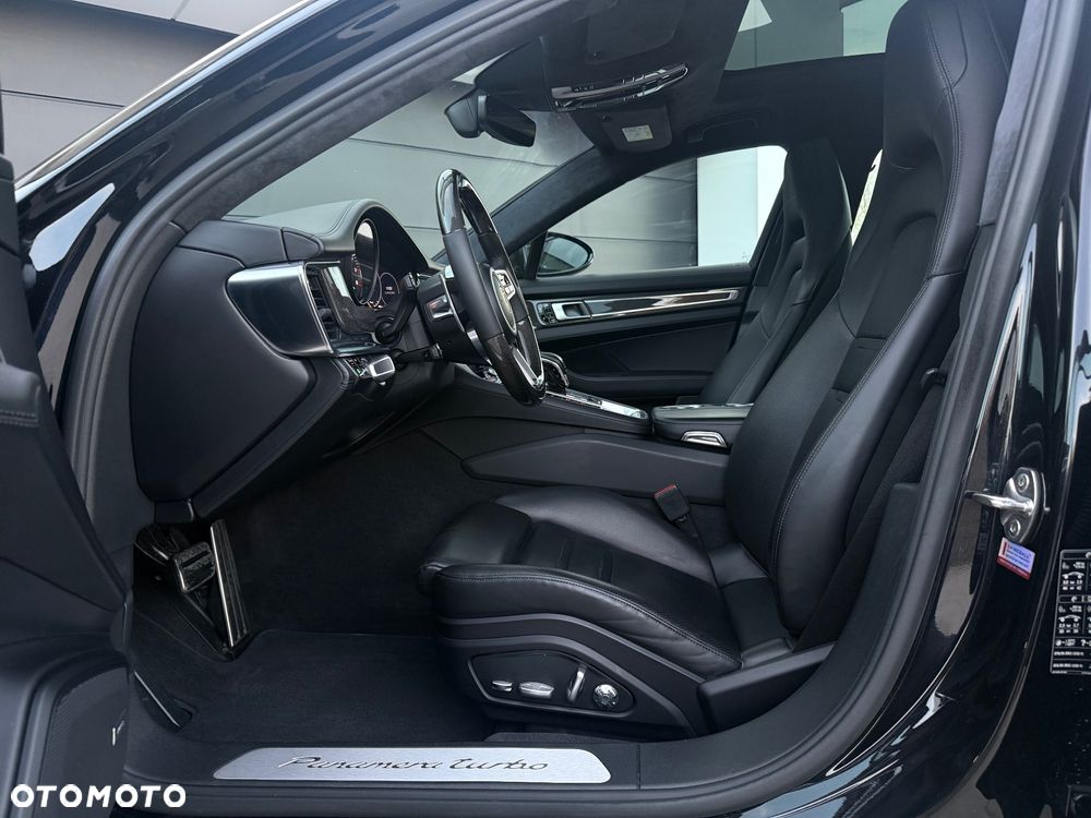 Porsche Panamera Turbo - 36