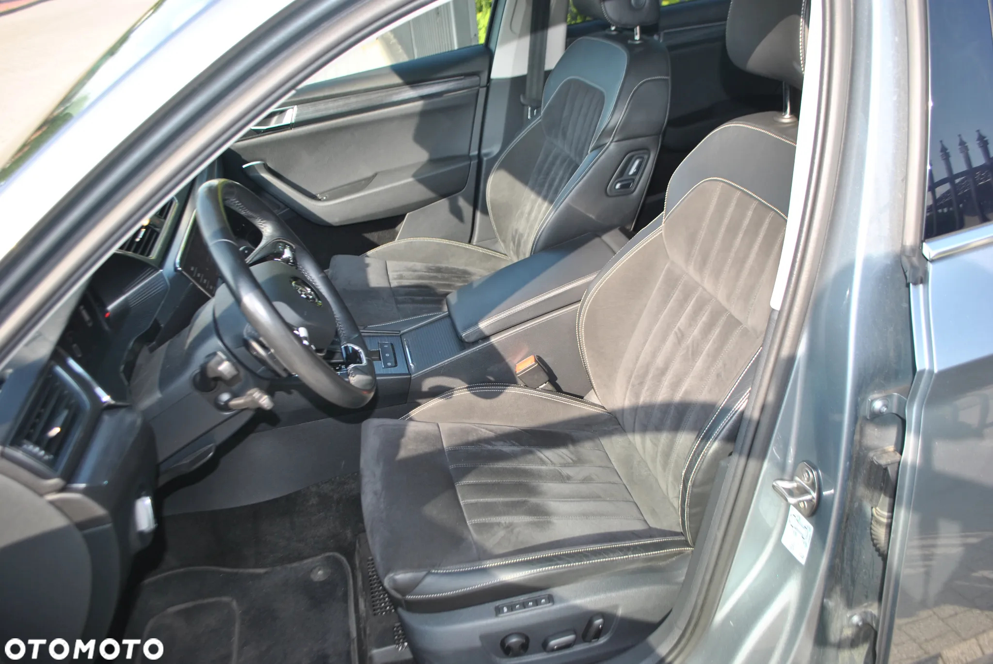 Skoda Superb 2.0 TDI DSG Premium Edition - 19