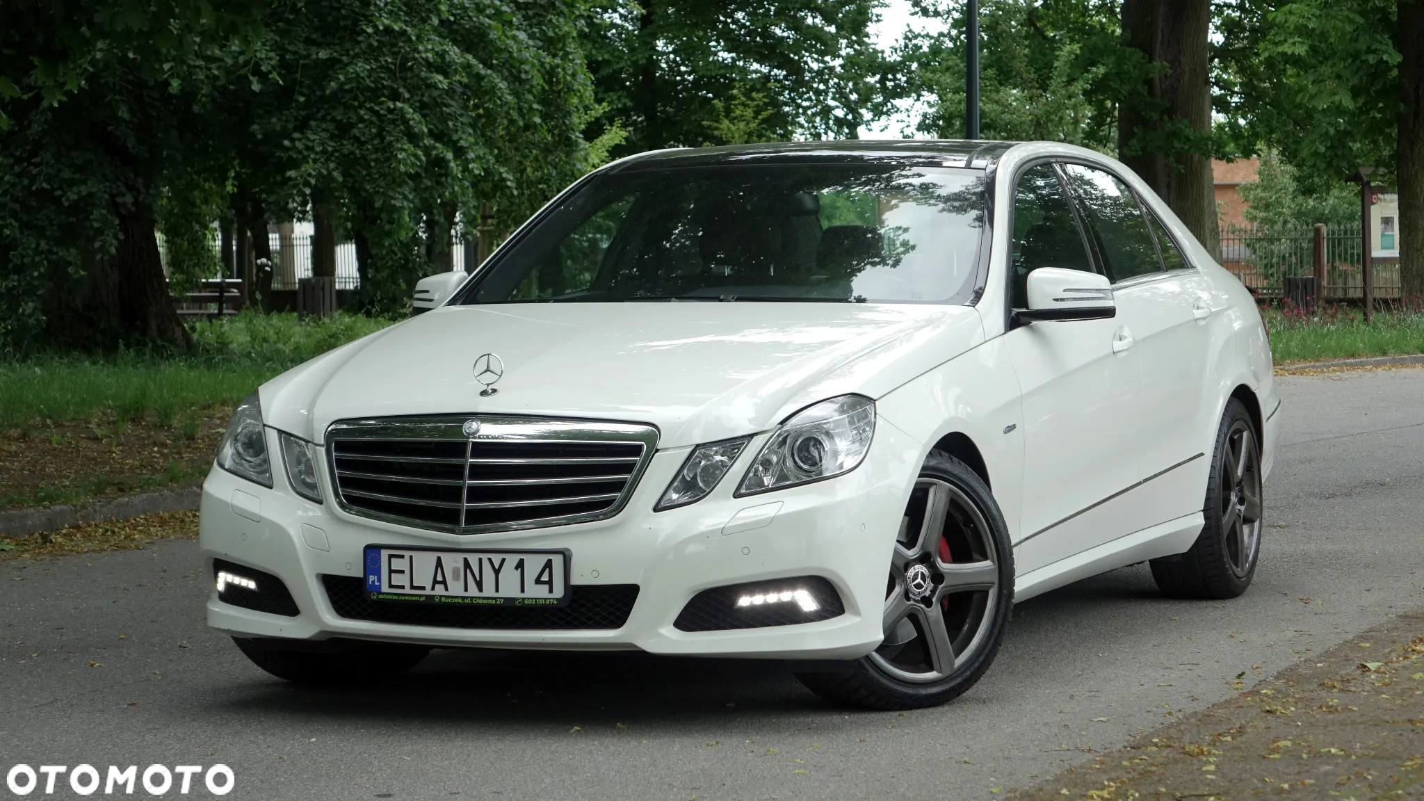 Mercedes-Benz Klasa E 300 CDI DPF BlueEFFICIENCY 7G-TRONIC Avantgarde - 24