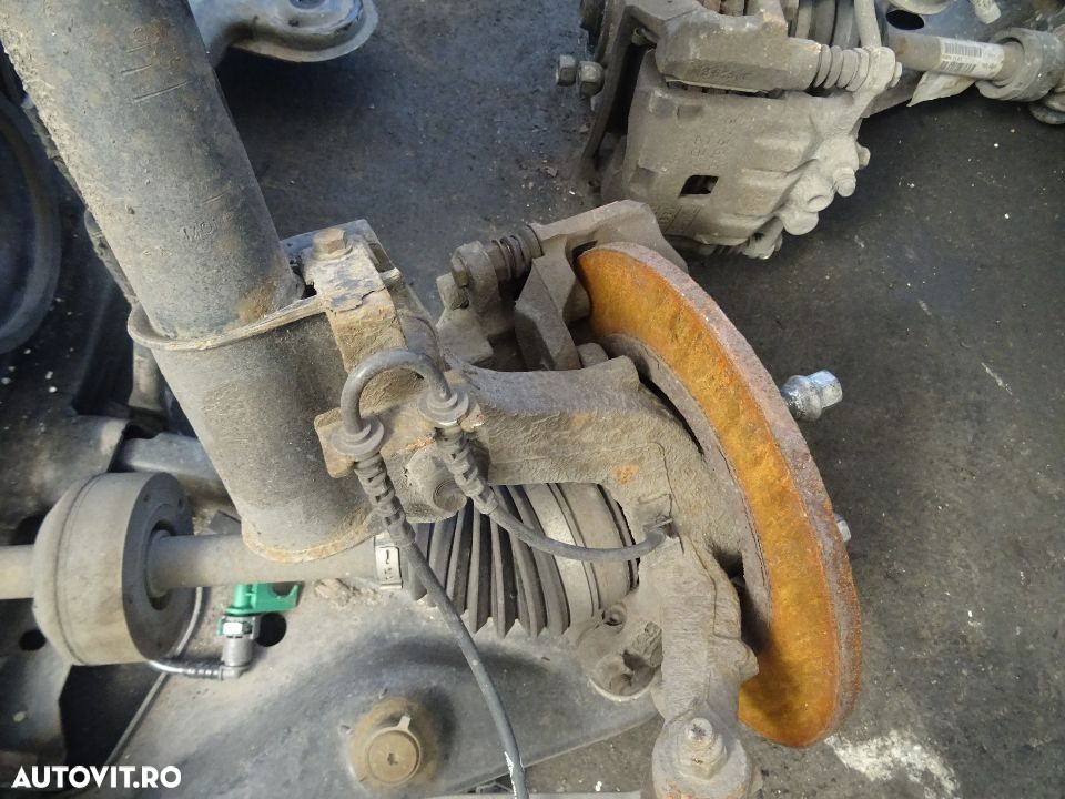 Fuzeta stanga dreapta Dacia Logan 1.2 benzina din 2012 - 2