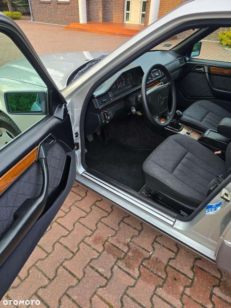 Mercedes-Benz W124 (1984-1993) - 36