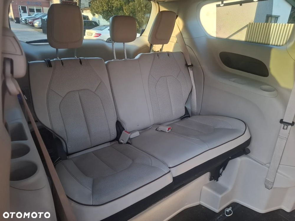 Chrysler Pacifica - 25