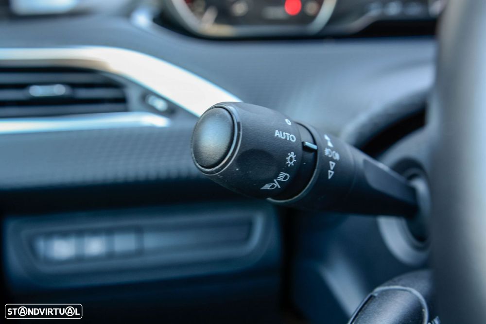 Peugeot 2008 1.5 BlueHDi Signature - 22