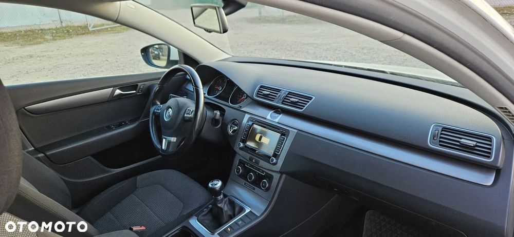 Volkswagen Passat 2.0 TDI Highline - 23