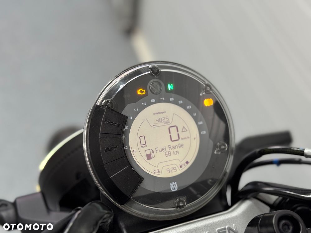 Husqvarna Svartpilen - 19