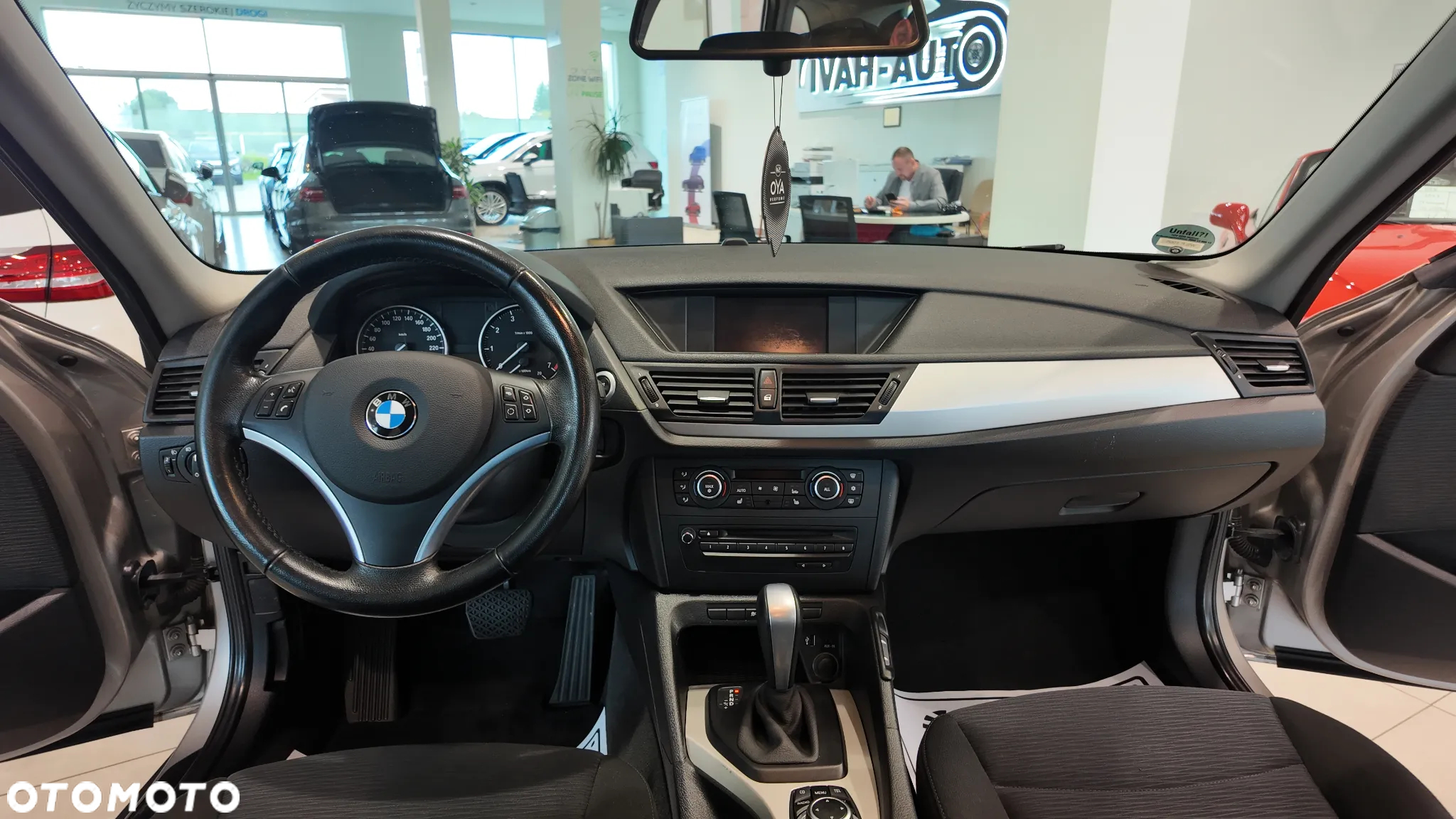 BMW X1 sDrive18i - 32