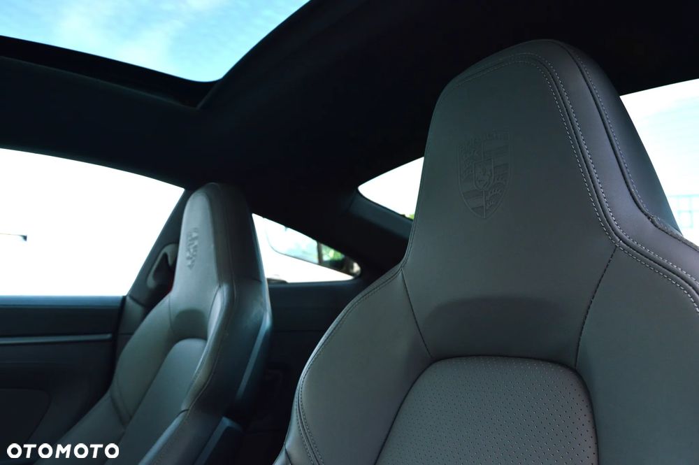 Porsche 911 Carrera 4S - 17