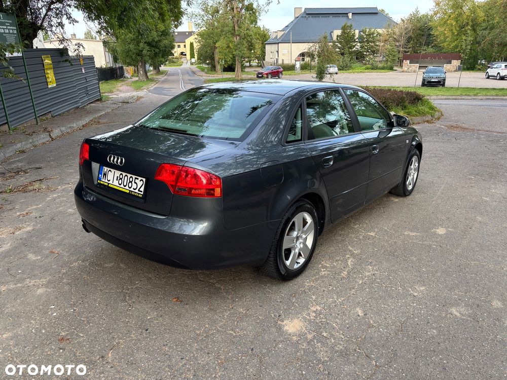 Audi A4 Limousine - 13