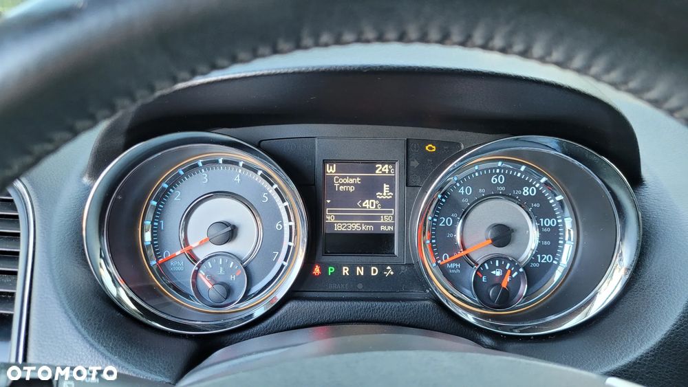 Chrysler Town & Country - 13