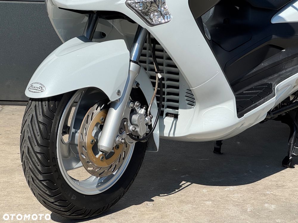 SYM GTS - 27