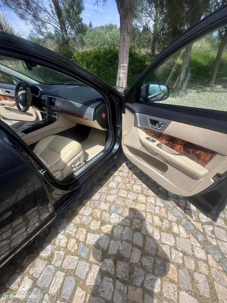 Jaguar XF Sportbrake 2.2 - 22