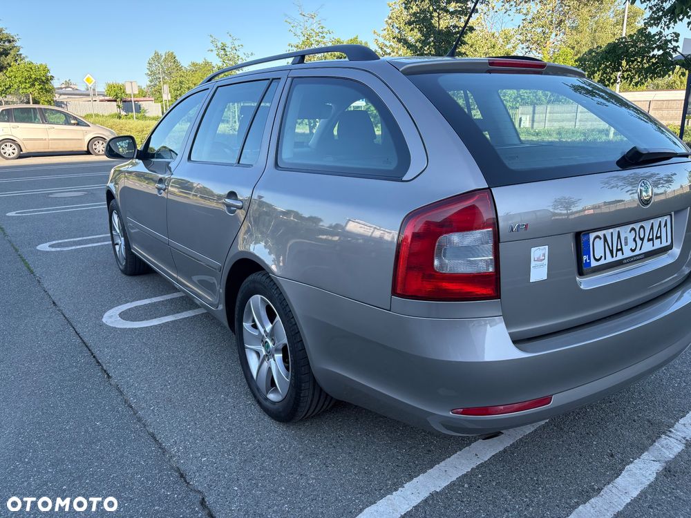Skoda Octavia 1.6 Ambiente EU5 - 3