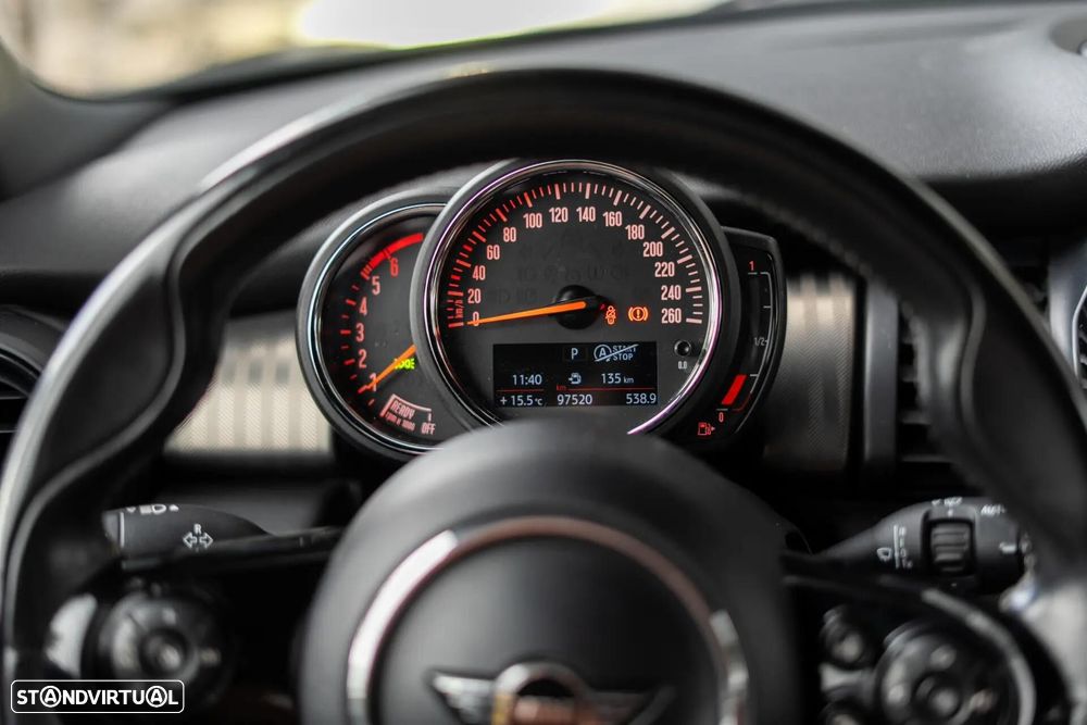 MINI 5 Portas Cooper D Auto - 13