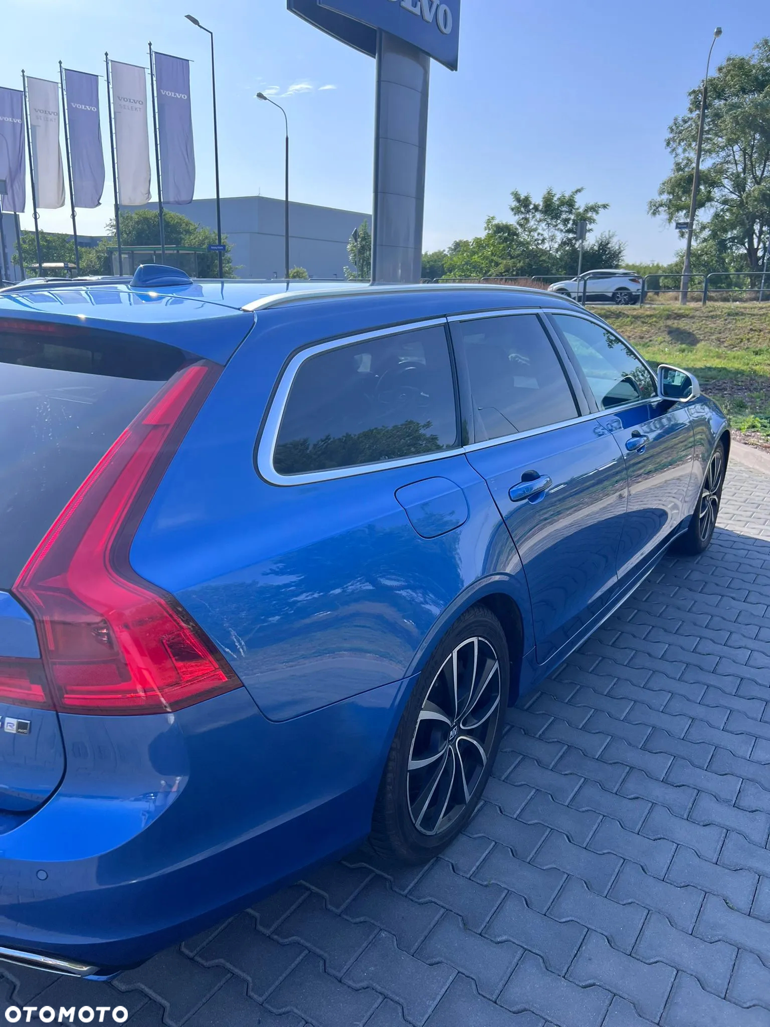 Volvo V90 D5 SCR AWD R-Design - 5
