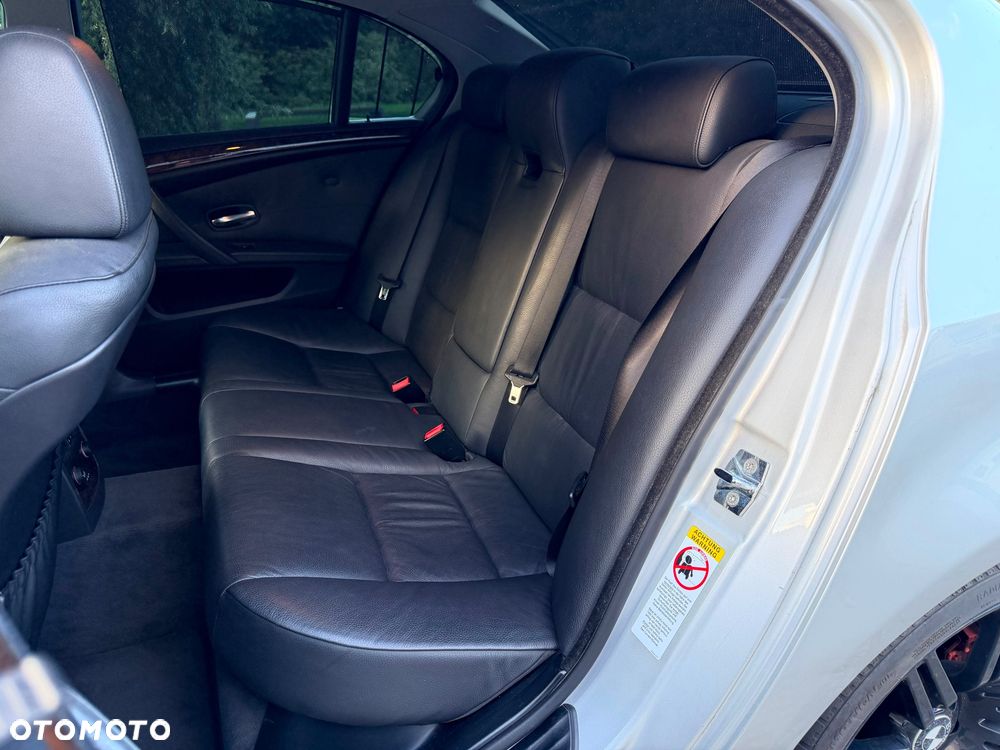 BMW Seria 5 525i - 25