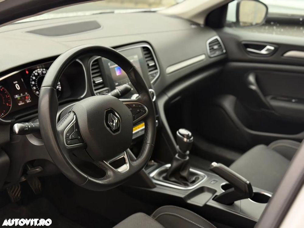 Renault Megane TCE 140 GPF Zen - 12