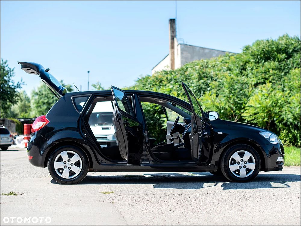 Kia Ceed - 10