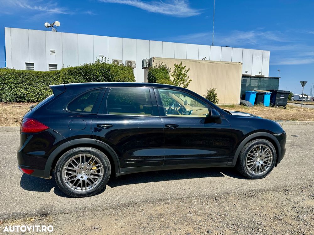 Porsche Cayenne 3.0 L V6 - 4