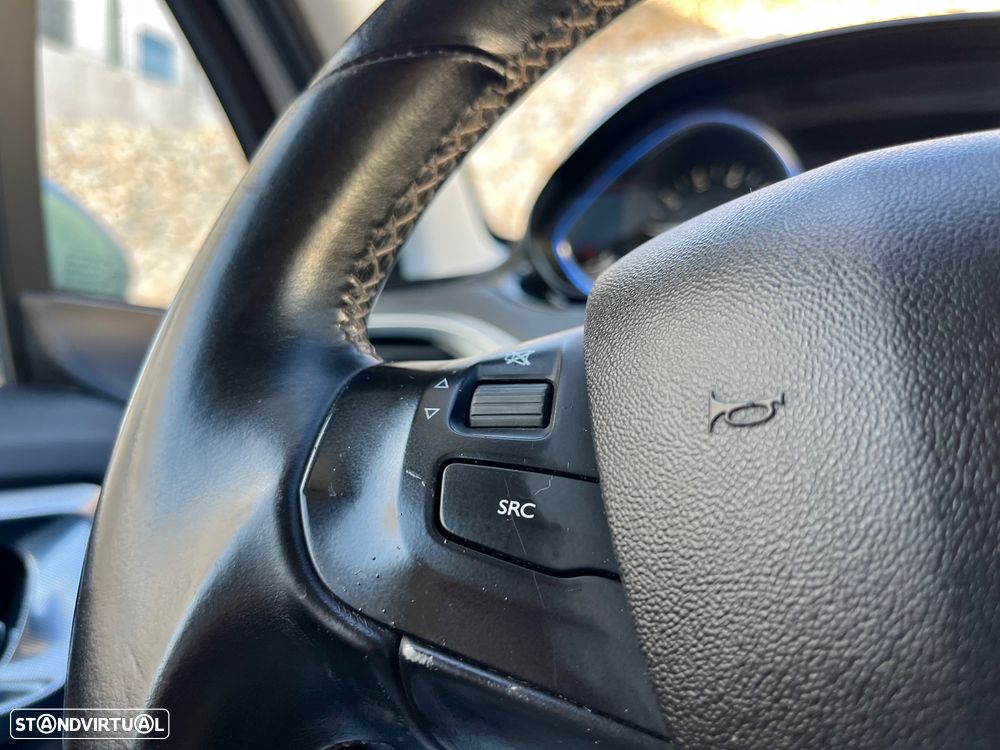 Peugeot 2008 1.2 PureTech Style - 47