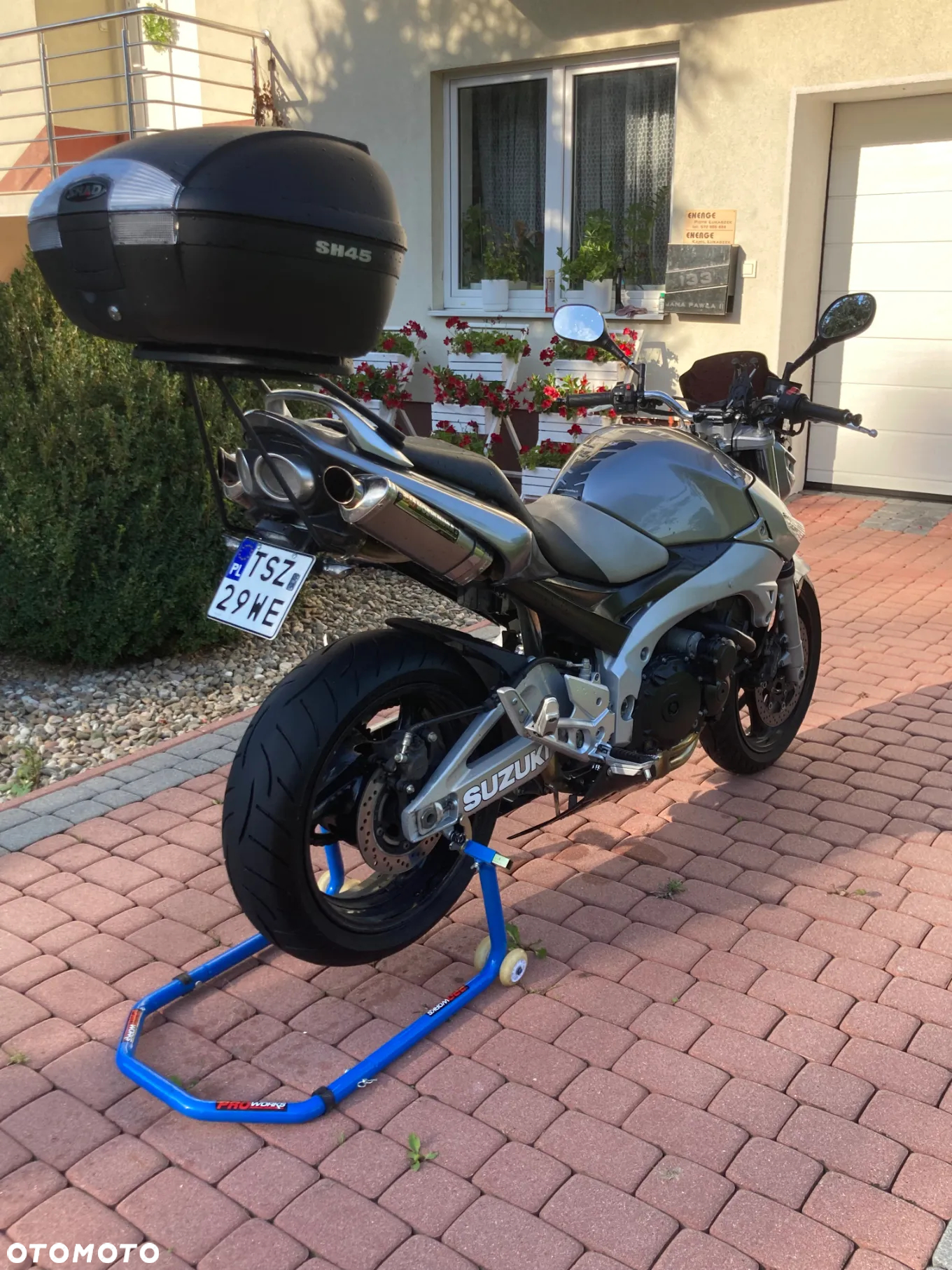 Suzuki GSR - 6