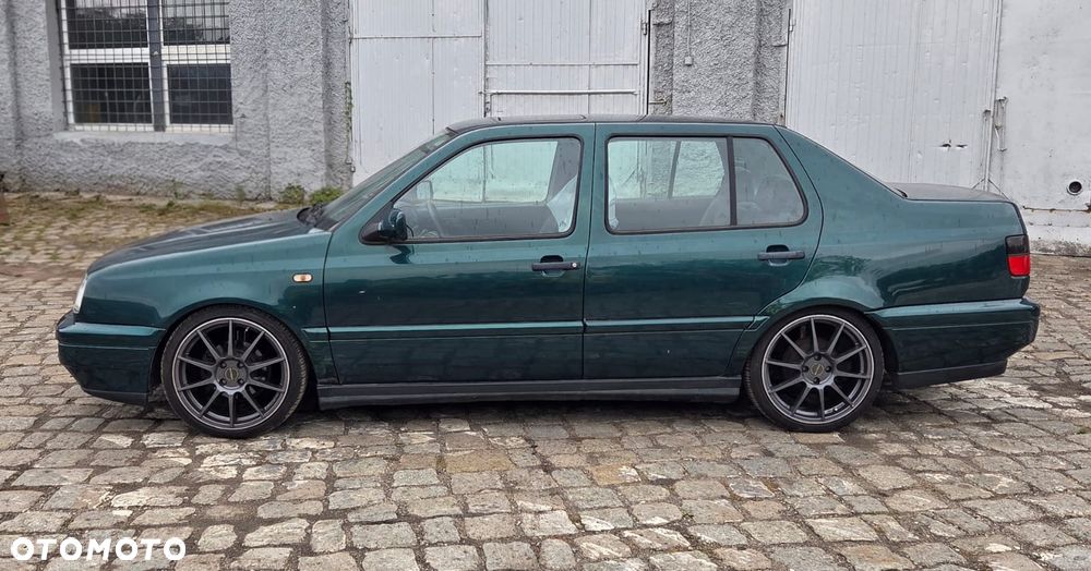 Volkswagen Vento - 10