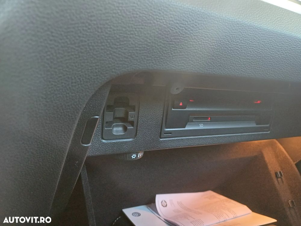 Volkswagen Passat 2.0 TDI SCR Advance - 29