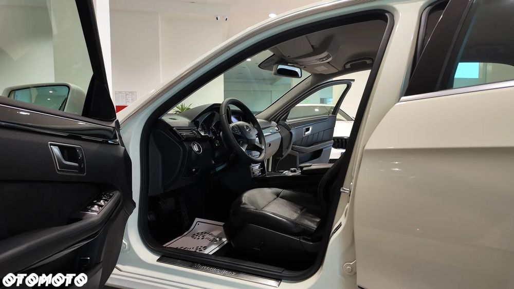 Mercedes-Benz Klasa E 350 CDI DPF BlueEFFICIENCY 7G-TRONIC Avantgarde - 24