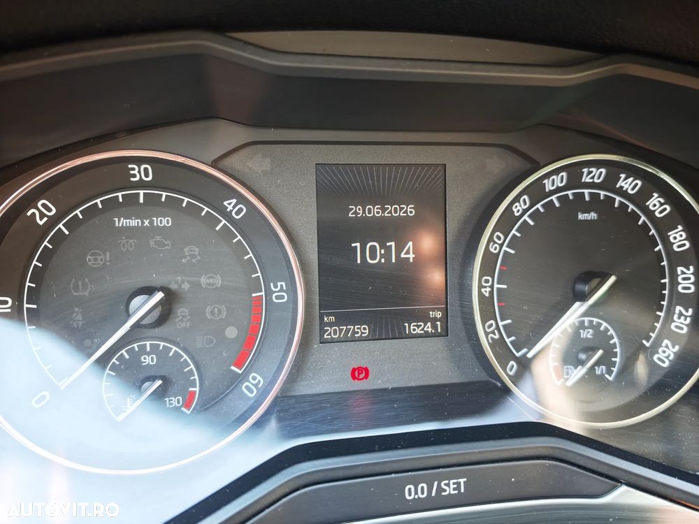 Skoda Superb 2.0 TDI DSG Style - 9