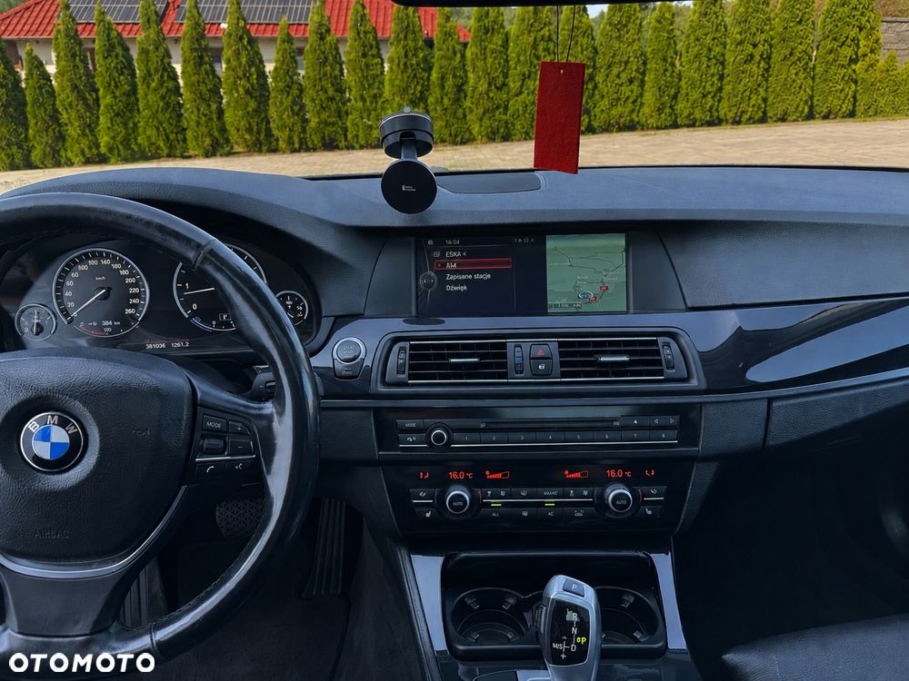 BMW Seria 5 530d xDrive - 28