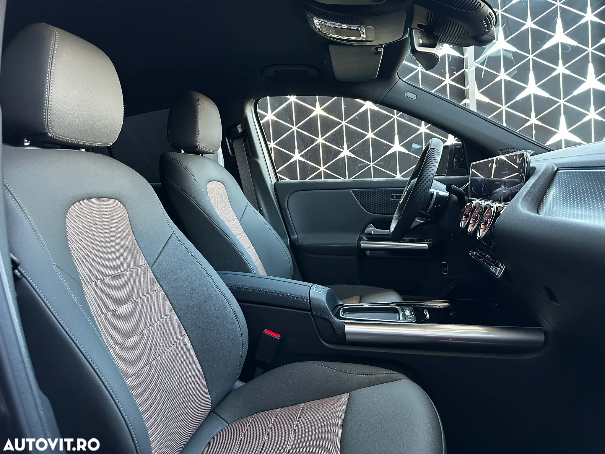 Mercedes-Benz EQA 300 4MATIC - 12