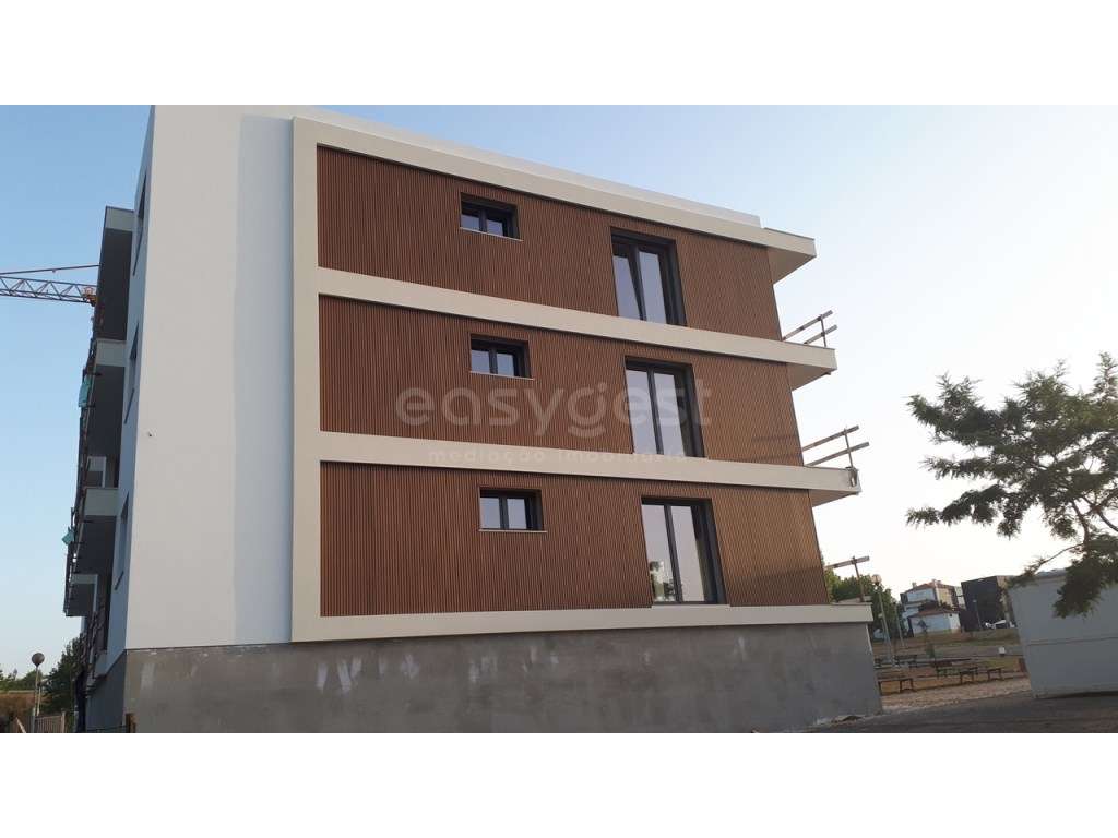 Apartamento T3 Moderno com box de garagem e espaço exterior no Amea... - Grande imagem: 2/6