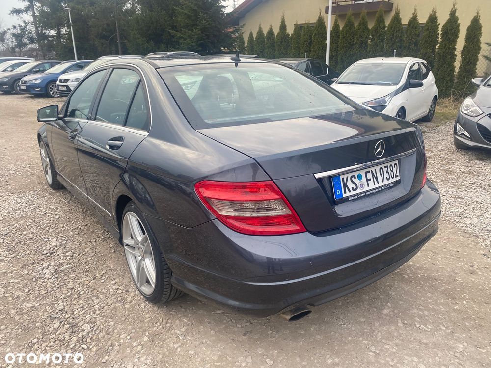 Mercedes-Benz Klasa C 180 CGI BlueEFFICIENCY Avantgarde - 11