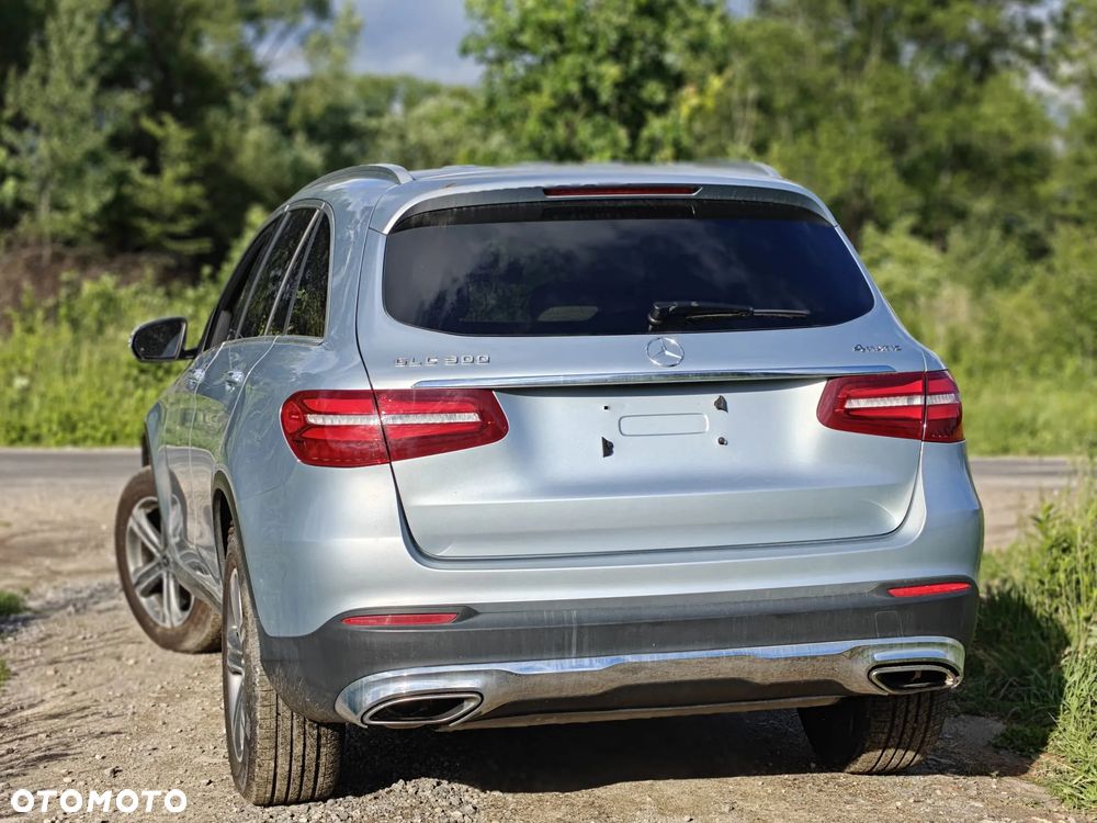 Mercedes-Benz GLC 300 4Matic 9G-TRONIC Exclusive - 6