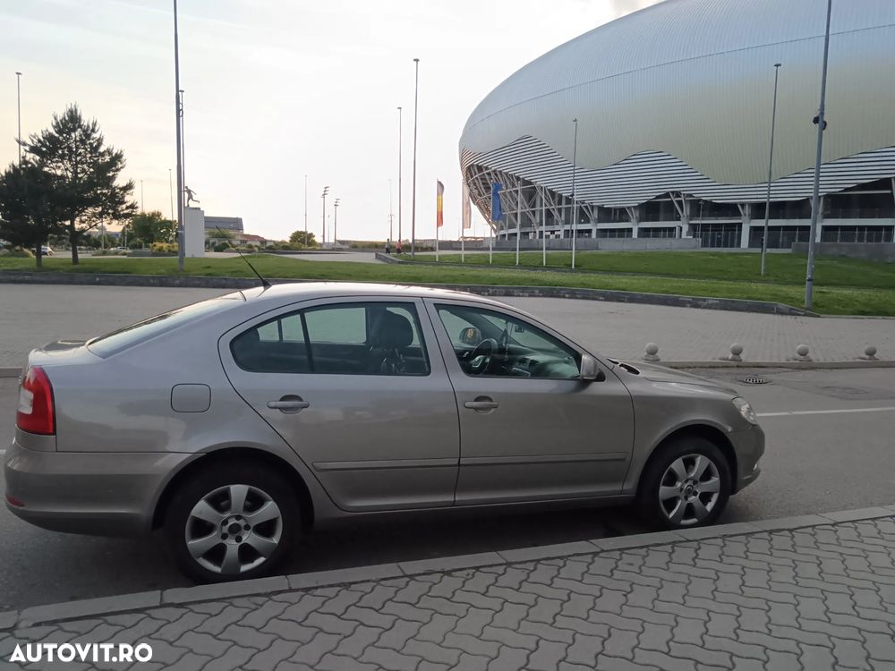 Skoda Octavia 1.8 TSI DSG Ambiente - 8